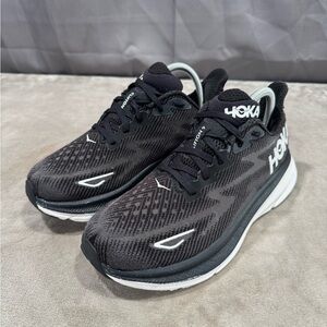 Hoka Clifton 9 Sneakers Size - 8D Wide